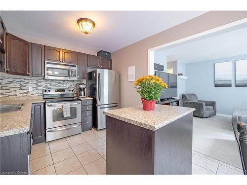 8855 Silverstar Court, Niagara Falls, ON - Indoor Photo Showing Kitchen