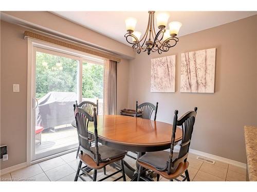 8855 Silverstar Court, Niagara Falls, ON - Indoor Photo Showing Dining Room