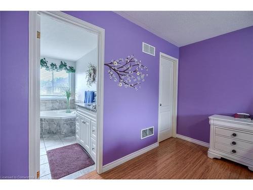 148 Mount Albion Road, Hamilton, ON - Indoor Photo Showing Bedroom