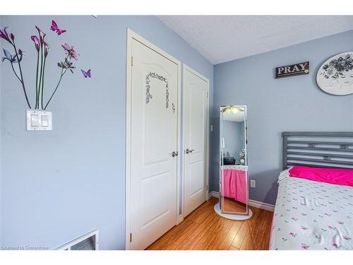 148 Mount Albion Road, Hamilton, ON - Indoor Photo Showing Bedroom