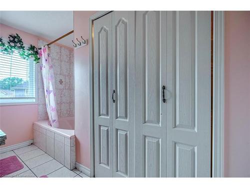 148 Mount Albion Road, Hamilton, ON - Indoor Photo Showing Bathroom