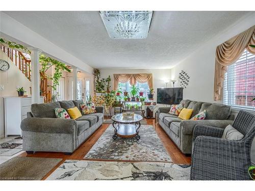 148 Mount Albion Road, Hamilton, ON - Indoor Photo Showing Living Room