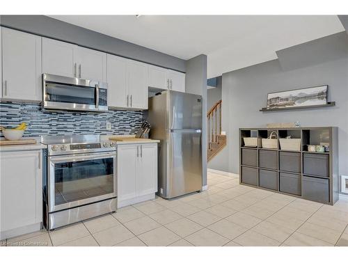 27 Jonathon Court, Hamilton, ON - Indoor Photo Showing Kitchen