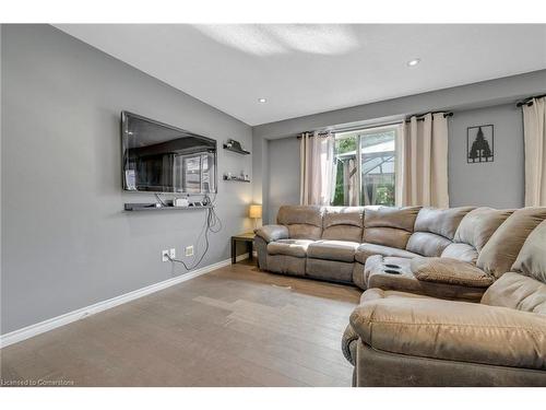 27 Jonathon Court, Hamilton, ON - Indoor Photo Showing Living Room