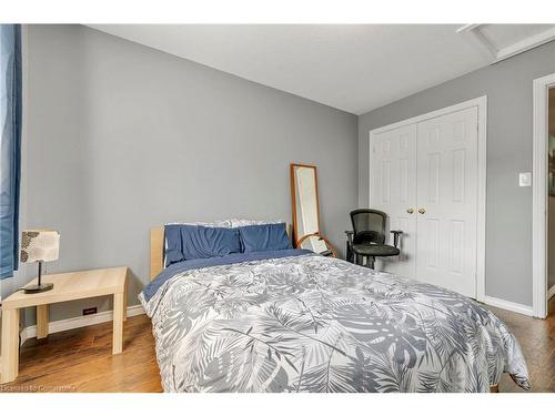 27 Jonathon Court, Hamilton, ON - Indoor Photo Showing Bedroom