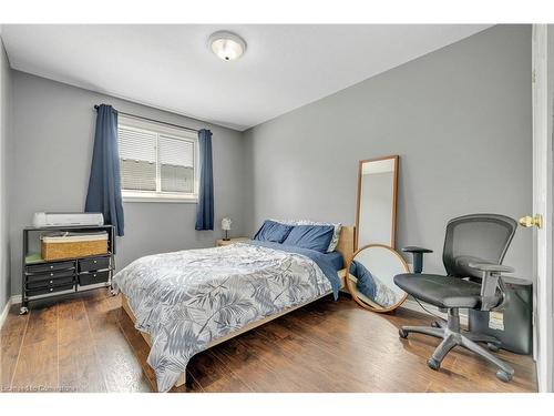 27 Jonathon Court, Hamilton, ON - Indoor Photo Showing Bedroom