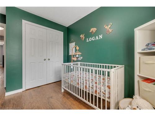 27 Jonathon Court, Hamilton, ON - Indoor Photo Showing Bedroom