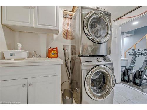 27 Jonathon Court, Hamilton, ON - Indoor Photo Showing Laundry Room