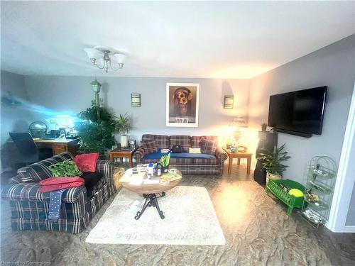 208 Picton Street E, Hamilton, ON - Indoor Photo Showing Living Room