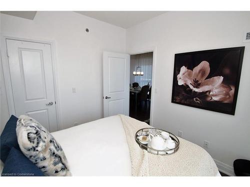 1405-55 Speers Road, Oakville, ON - Indoor Photo Showing Bedroom