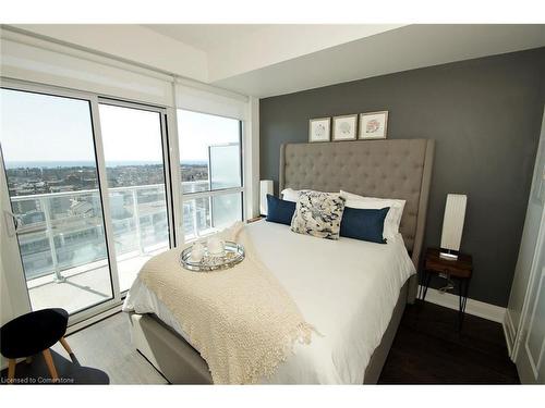 1405-55 Speers Road, Oakville, ON - Indoor Photo Showing Bedroom