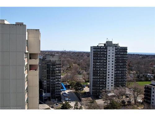 1405-55 Speers Road, Oakville, ON - Outdoor