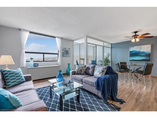 705-99 Donn Avenue, Stoney Creek, ON - Indoor Photo Showing Living Room