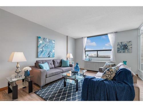 705-99 Donn Avenue, Stoney Creek, ON - Indoor Photo Showing Living Room