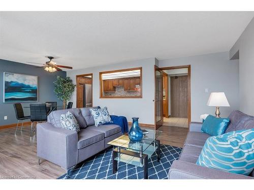 705-99 Donn Avenue, Stoney Creek, ON - Indoor Photo Showing Living Room