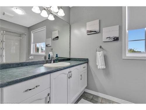 30 Philomena Drive, Hamilton, ON - Indoor Photo Showing Bathroom