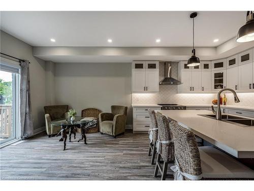 76 Melbourne Street, Hamilton, ON - Indoor Photo Showing Kitchen With Upgraded Kitchen