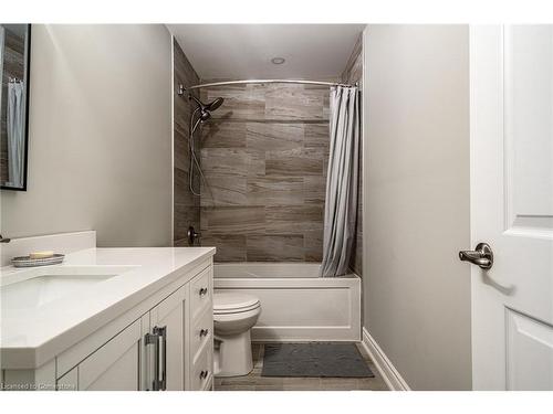 76 Melbourne Street, Hamilton, ON - Indoor Photo Showing Bathroom