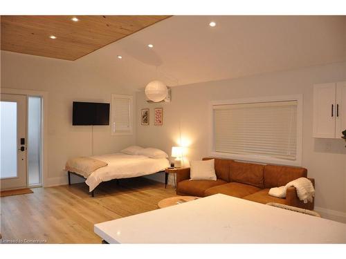 3-380 Melvin Avenue, Hamilton, ON - Indoor Photo Showing Bedroom