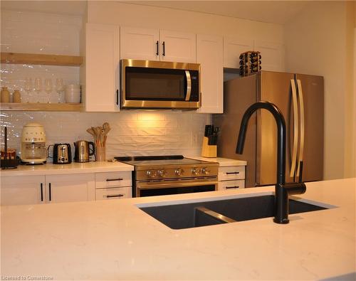 3-380 Melvin Avenue, Hamilton, ON - Indoor Photo Showing Kitchen With Double Sink With Upgraded Kitchen