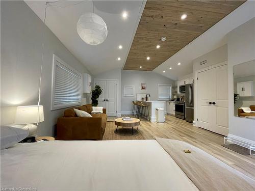 3-380 Melvin Avenue, Hamilton, ON - Indoor Photo Showing Bedroom