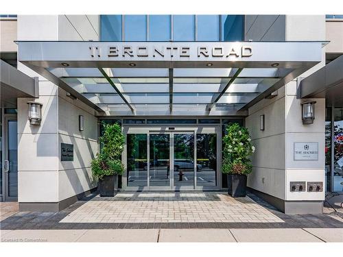 516-11 Bronte Road, Oakville, ON - Outdoor