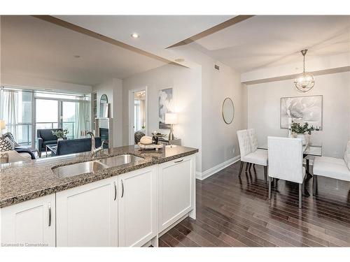 516-11 Bronte Road, Oakville, ON - Indoor Photo Showing Kitchen With Double Sink