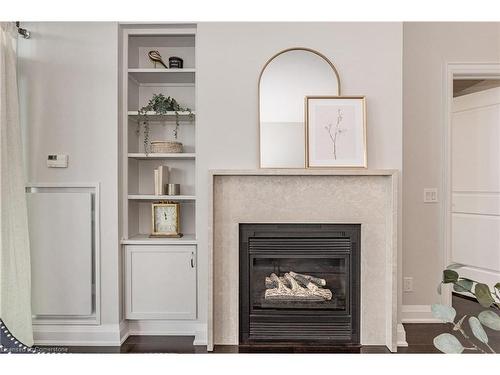 516-11 Bronte Road, Oakville, ON - Indoor Photo Showing Living Room With Fireplace