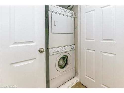 118-3050 Erin Centre Boulevard, Mississauga, ON - Indoor Photo Showing Laundry Room