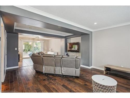 15 Argyle Street S, Caledonia, ON - Indoor Photo Showing Living Room