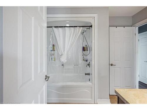 15 Argyle Street S, Caledonia, ON - Indoor Photo Showing Bathroom