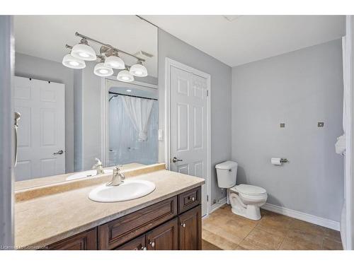 15 Argyle Street S, Caledonia, ON - Indoor Photo Showing Bathroom