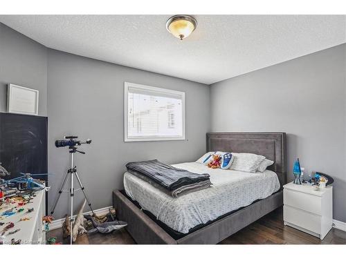 15 Argyle Street S, Caledonia, ON - Indoor Photo Showing Bedroom