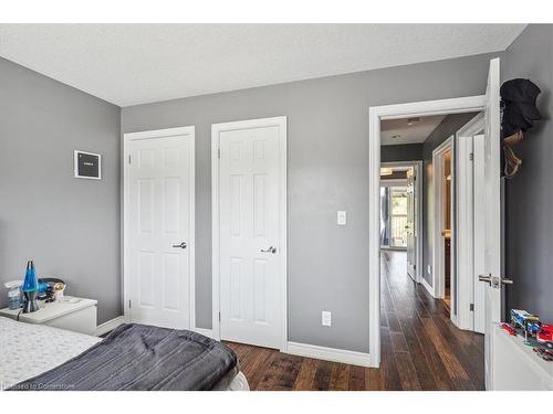 15 Argyle Street S, Caledonia, ON - Indoor Photo Showing Bedroom