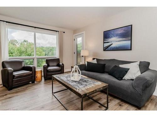 54-304-1235 Deerhurst Drive, Huntsville, ON - Indoor Photo Showing Living Room