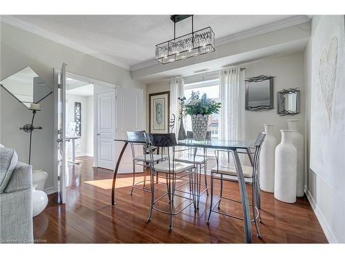 209-5070 Fairview Street, Burlington, ON - Indoor Photo Showing Dining Room