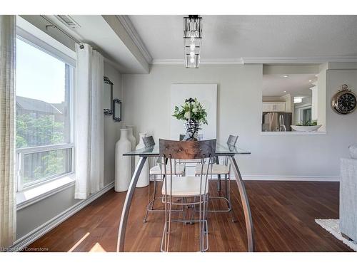 209-5070 Fairview Street, Burlington, ON - Indoor Photo Showing Dining Room