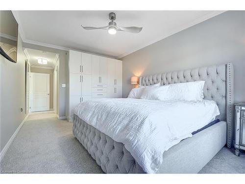 209-5070 Fairview Street, Burlington, ON - Indoor Photo Showing Bedroom