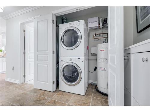 209-5070 Fairview Street, Burlington, ON - Indoor Photo Showing Laundry Room