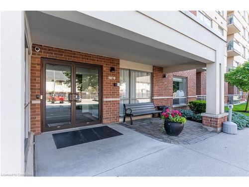 209-5070 Fairview Street, Burlington, ON - Outdoor