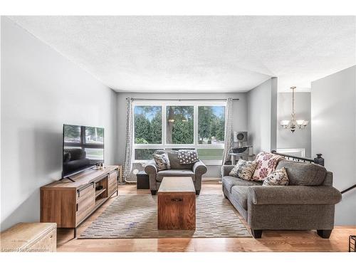 6757 Dawson Street, Niagara Falls, ON - Indoor Photo Showing Living Room