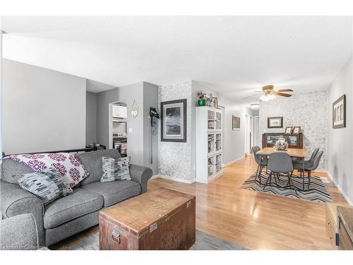 6757 Dawson Street, Niagara Falls, ON - Indoor Photo Showing Living Room