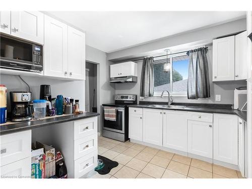 6757 Dawson Street, Niagara Falls, ON - Indoor Photo Showing Kitchen With Double Sink