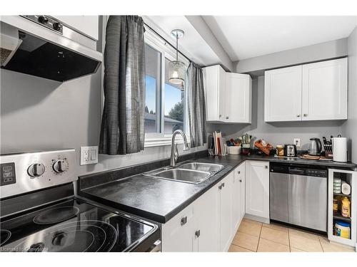 6757 Dawson Street, Niagara Falls, ON - Indoor Photo Showing Kitchen With Double Sink