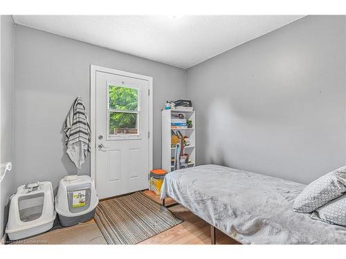 6757 Dawson Street, Niagara Falls, ON - Indoor Photo Showing Bedroom