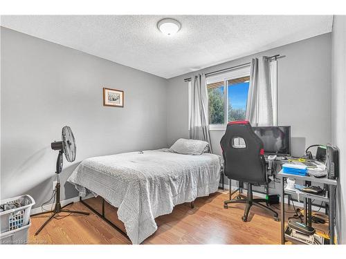 6757 Dawson Street, Niagara Falls, ON - Indoor Photo Showing Bedroom