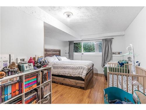 6757 Dawson Street, Niagara Falls, ON - Indoor Photo Showing Bedroom