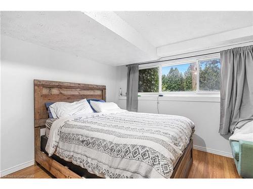 6757 Dawson Street, Niagara Falls, ON - Indoor Photo Showing Bedroom