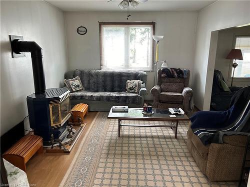 2431 Lakeshore Road, Dunnville, ON - Indoor Photo Showing Living Room