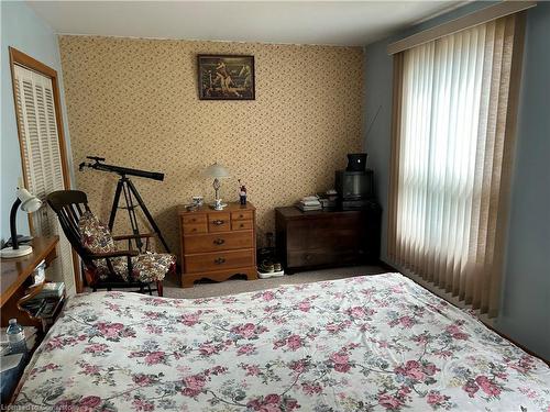 2431 Lakeshore Road, Dunnville, ON - Indoor Photo Showing Bedroom